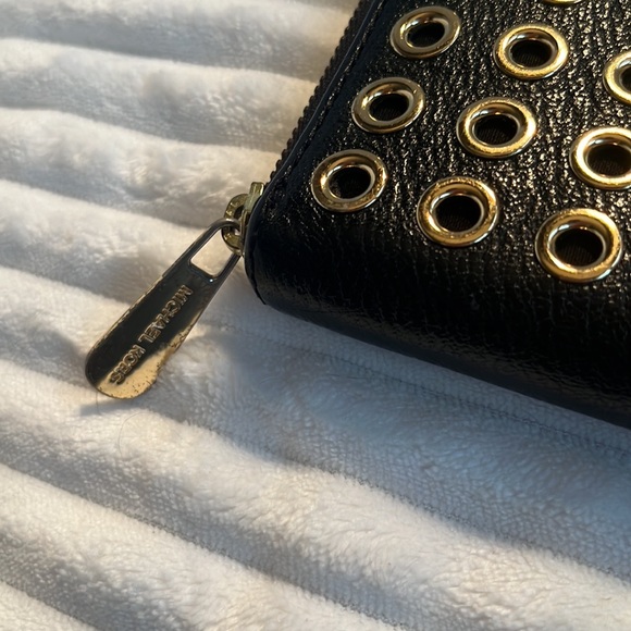 Michael Kors Wallet Black Leather & Gold Metal - Picture 2 of 11